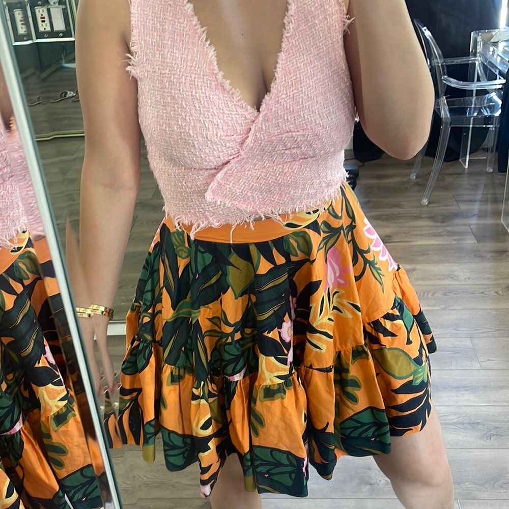 H& M flirty floral skirt - soo cute for summer Size 4